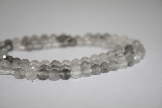 Graue Quarz Perlen, facettiert, 4 mm