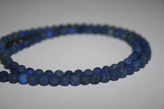 Lapis Lazuli Perlen, gefrostet, 4 mm