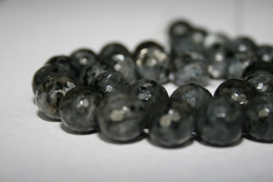 Larvikit Perlen facettiert, 8 mm