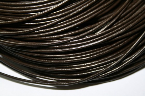 Lederband dunkelbraun, 2 mm