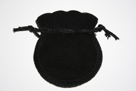 Samtbeutel schwarz, 7 cm