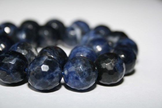 Facettierte Sodalith Perlen, 14 mm
